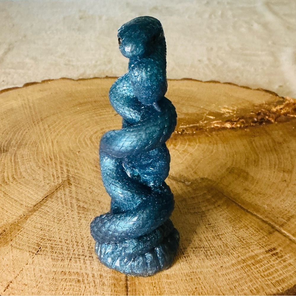 Colorful Snakes In Resin - Picture 8 of 10